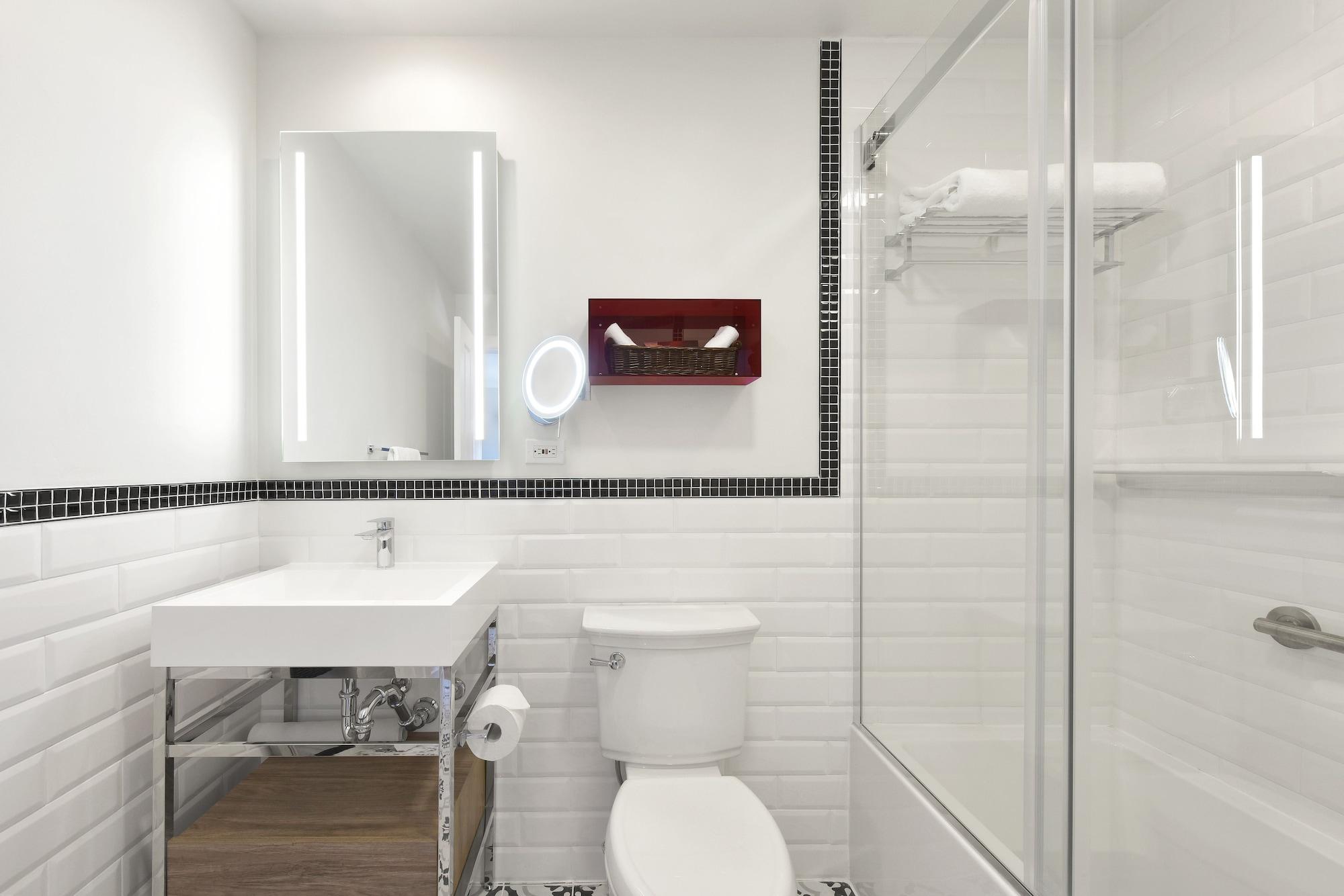 Hotel Bonaparte Монреал Екстериор снимка