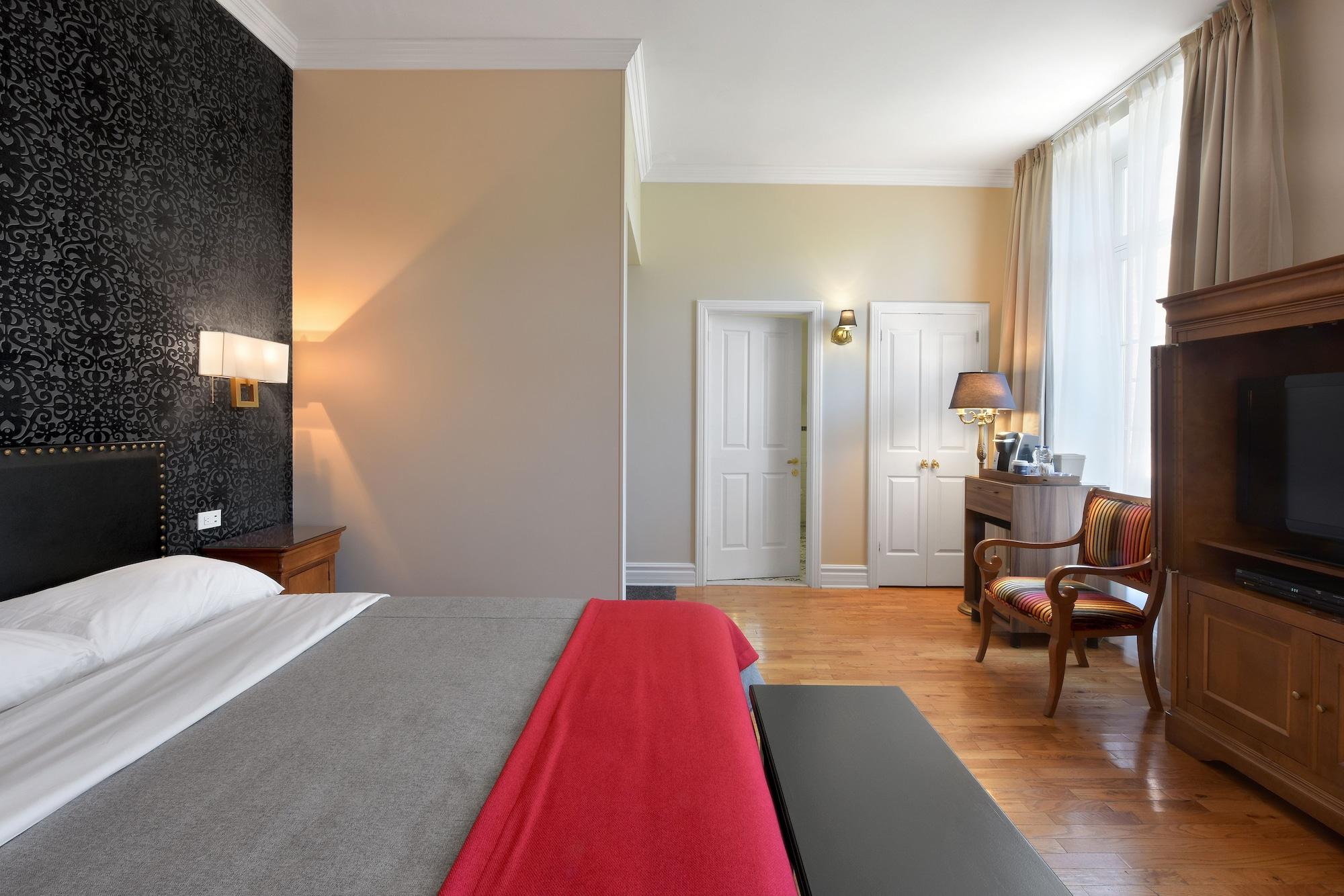 Hotel Bonaparte Монреал Екстериор снимка