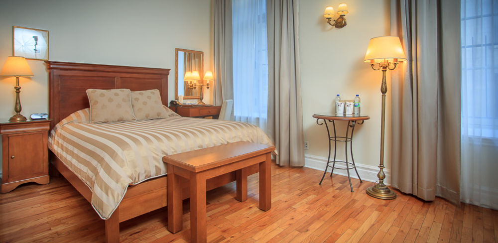 Hotel Bonaparte Монреал Екстериор снимка