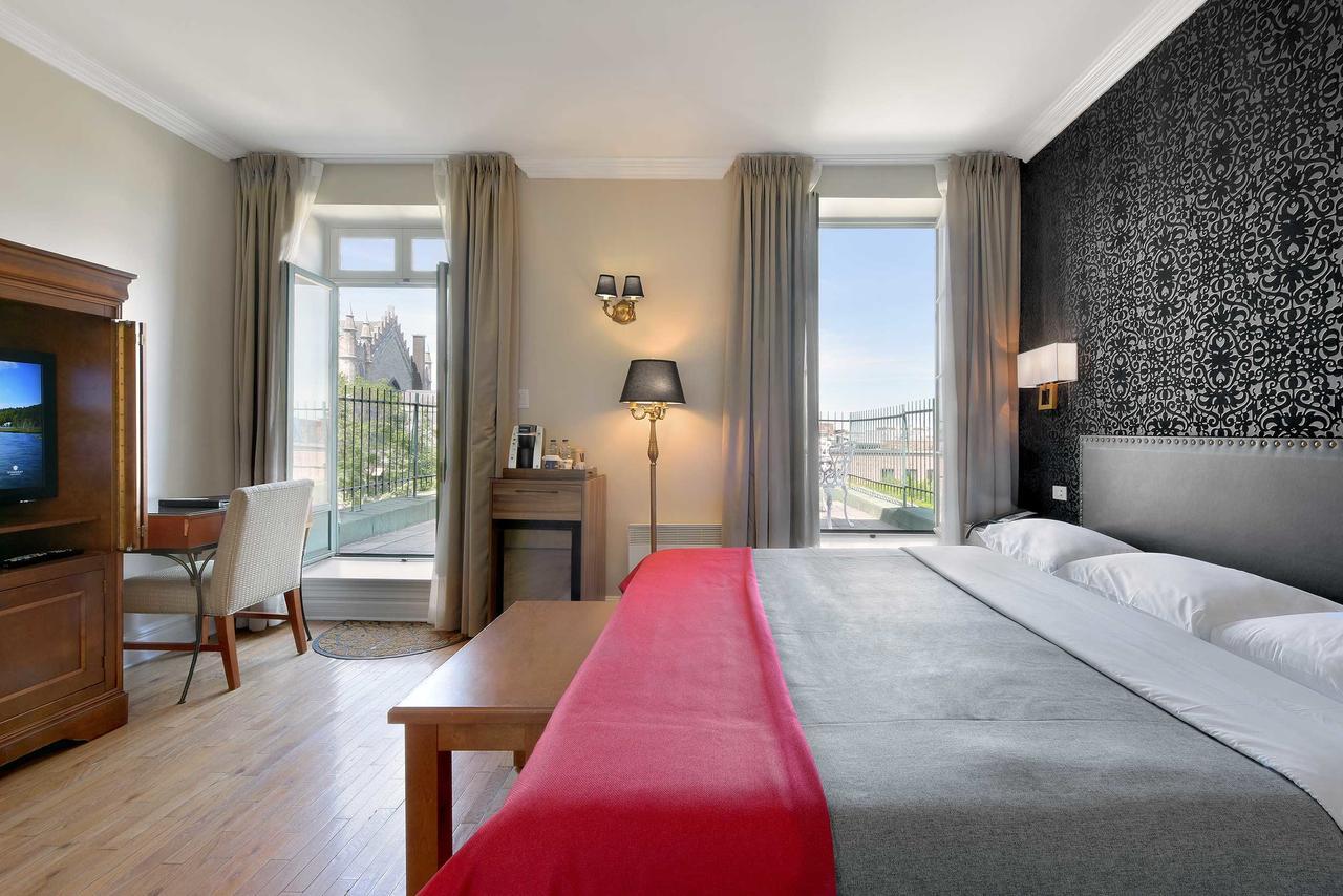 Hotel Bonaparte Монреал Екстериор снимка
